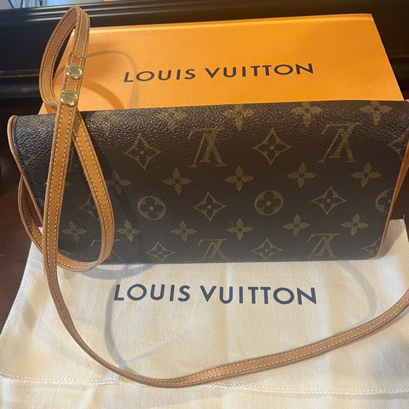 Louis Vuitton Monogram Twin Pochette/Crossbody GM - Picture 2 of 11